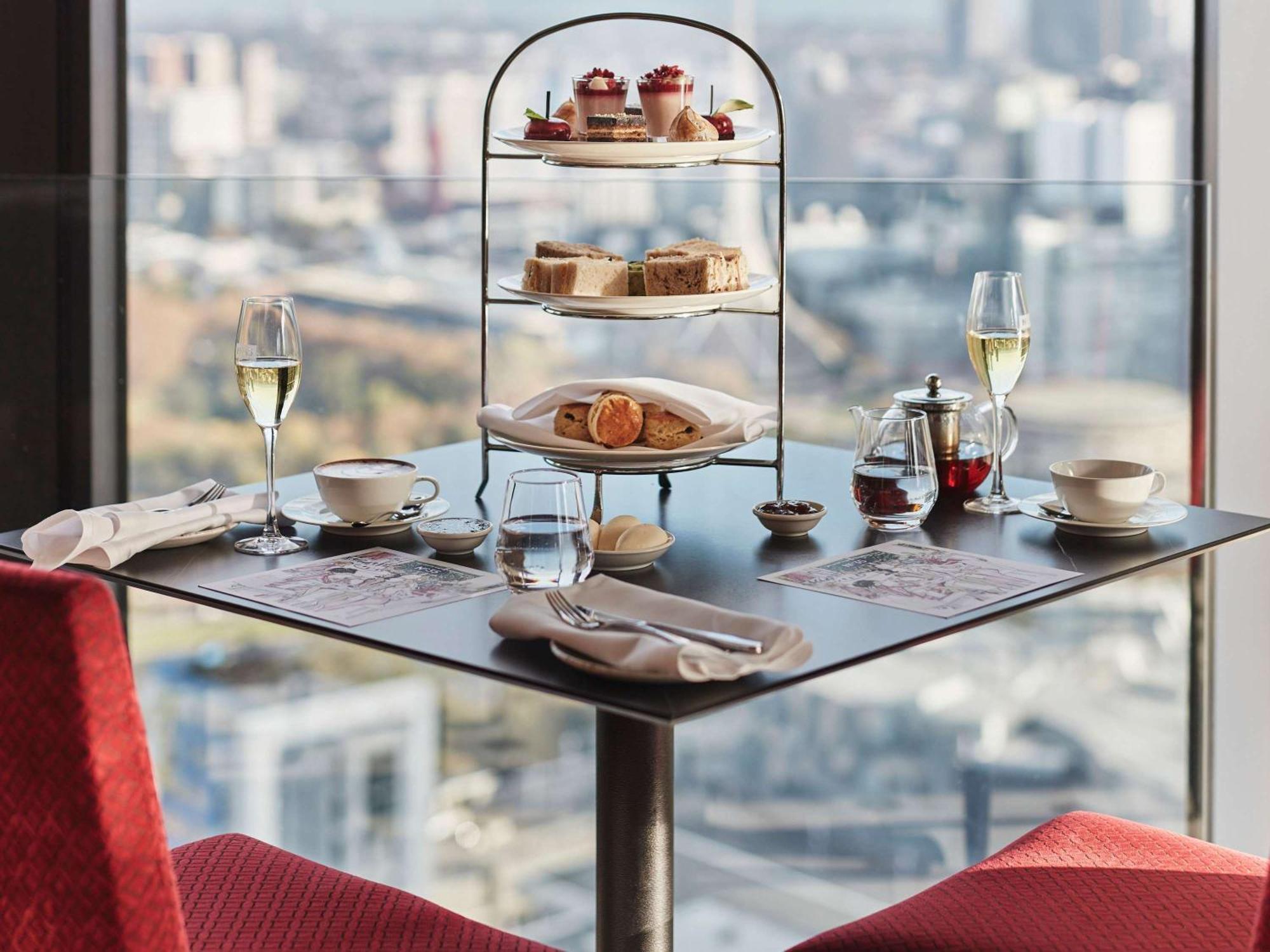 Sofitel Melbourne On Collins Hotel Eksteriør billede Afternoon tea at the 360 Bar and Dining